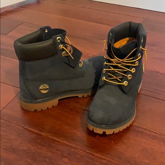 Size 8 men’s Navy blue Timberland boots. - Picture 1 of 3